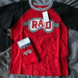 Baby Gap “RAD” Red Black Gray Baseball Tee & matching socks, 5 years Unisex NWT